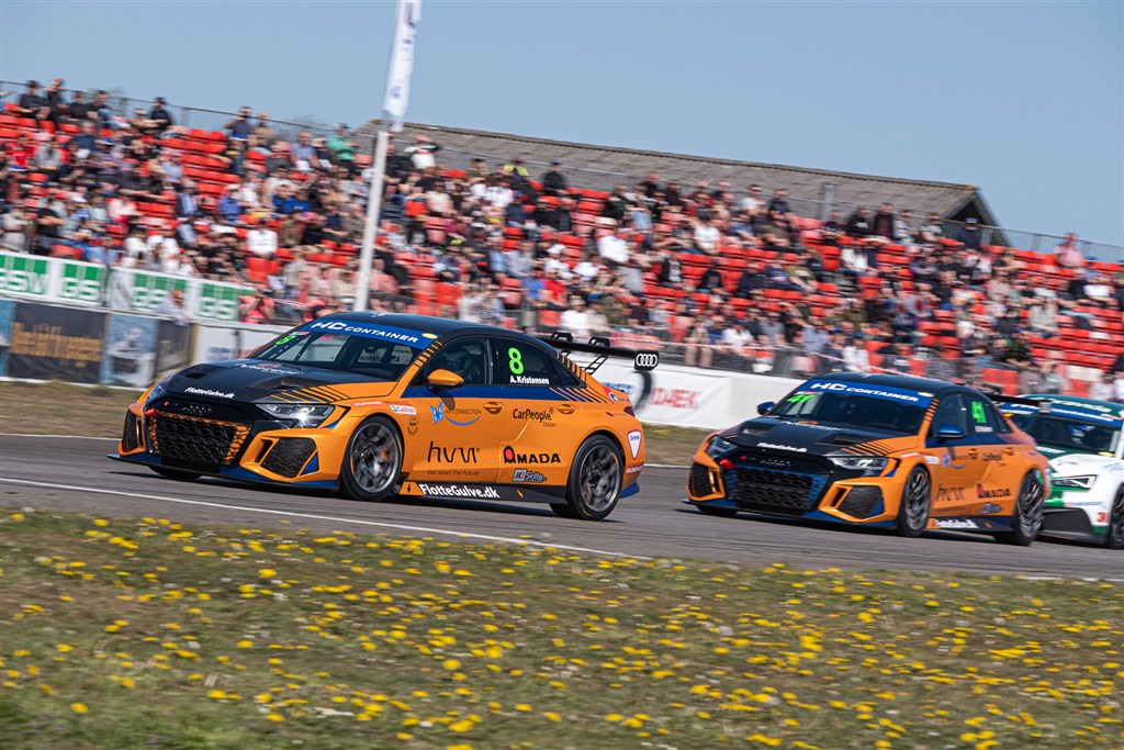 Meteor Racing fik en stærk premiere med de nye Audi RS3 LMS i Trofeo-klassen. Her er det Allan Kristensen foran René Povlsen.
(Foto: TCR Denmark)